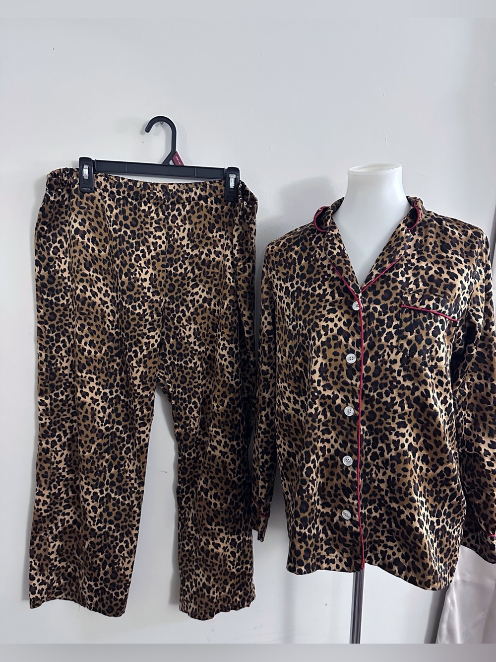 Carole Hochman Leopard Print Pajama Set Mobwife Animal Print Chic Loungewear